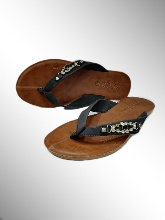 Black Rhinestone Slippers | نعال أسود بلولو